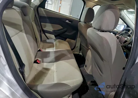 2014 Ford Focus Se z USA, uszkodzony, nr VIN 1FADP3F29EL447350